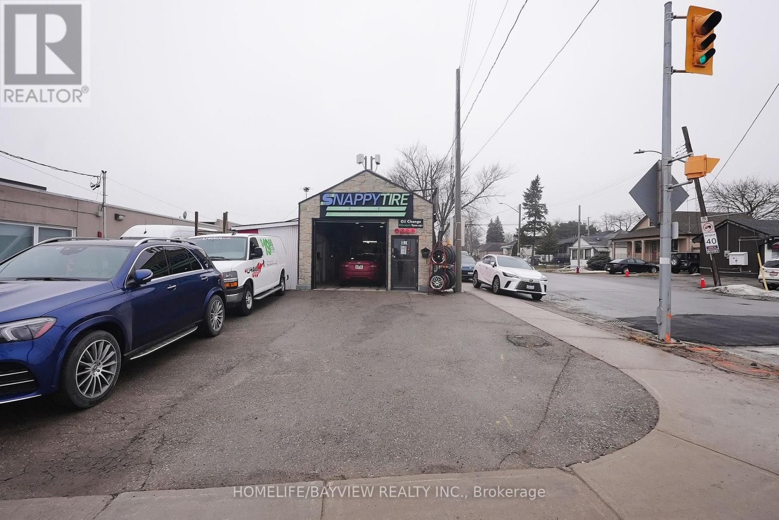 811 LAKESHORE ROAD EAST Image 3