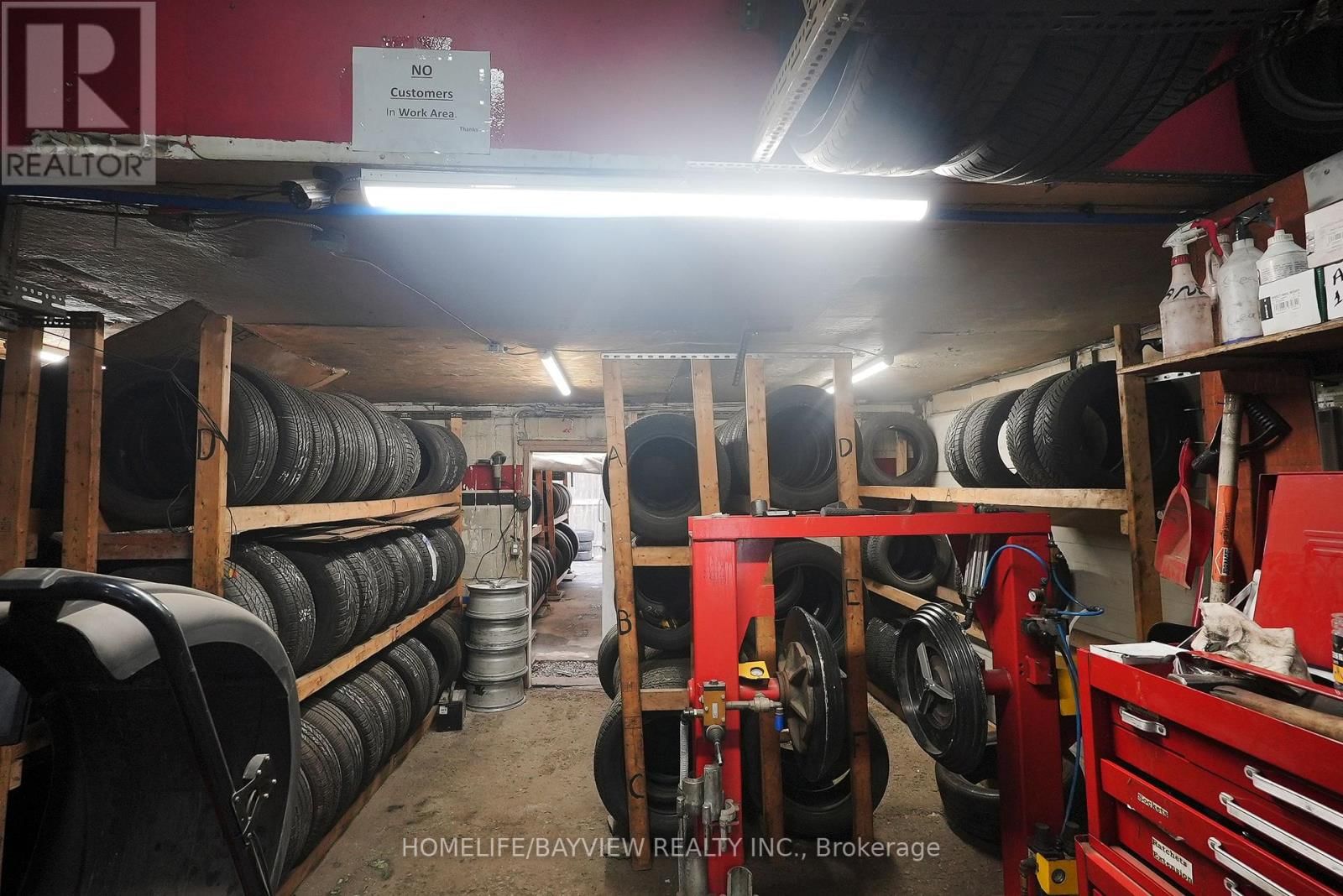 811 LAKESHORE ROAD EAST Image 9