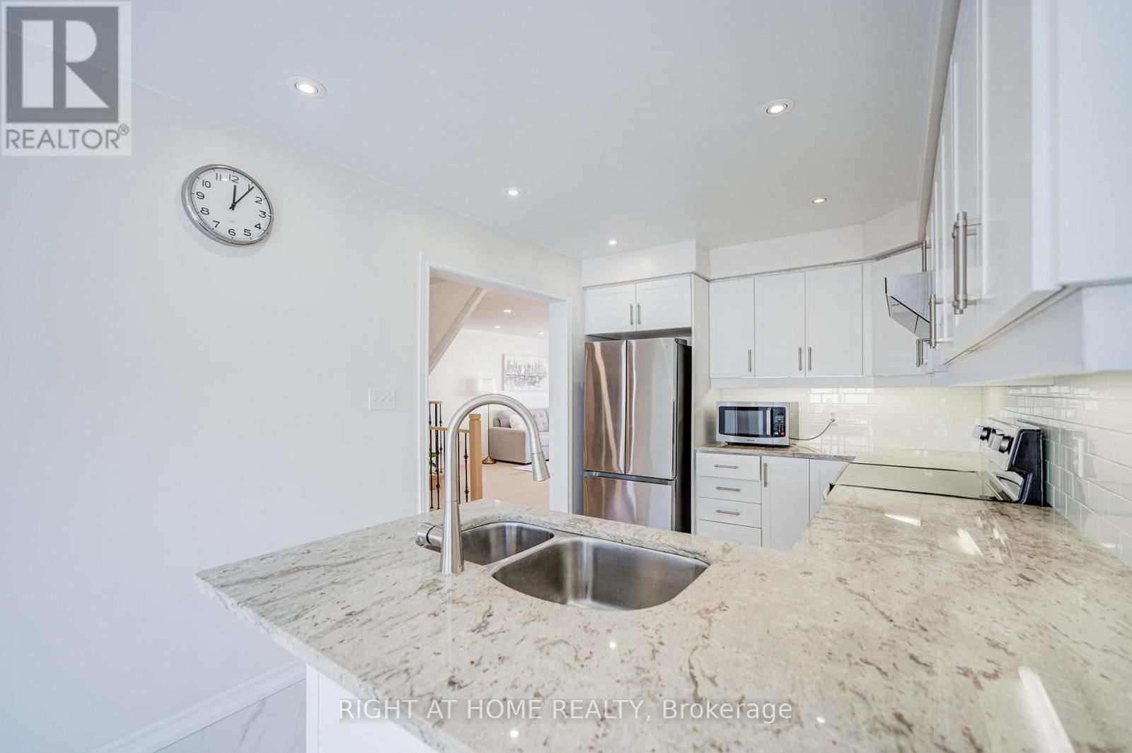 3064 HIGHBOURNE CRESCENT Image 19