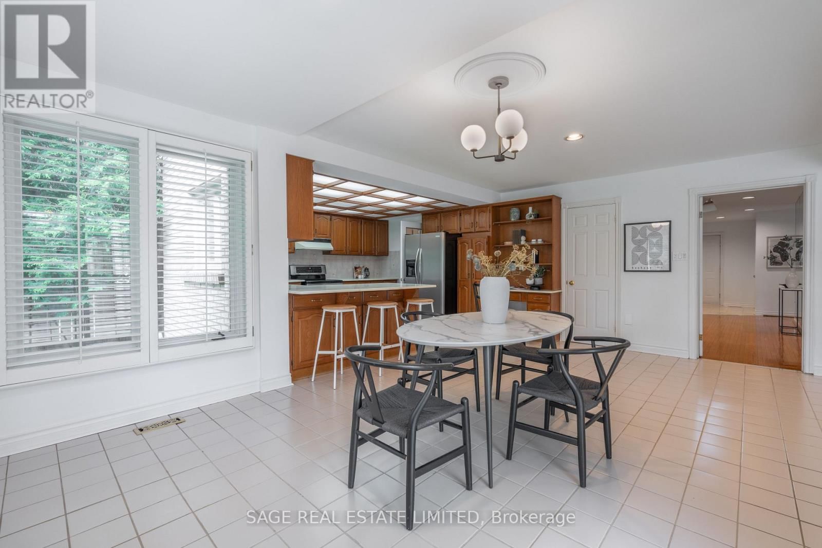 172 BURNHAMTHORPE ROAD Image 18