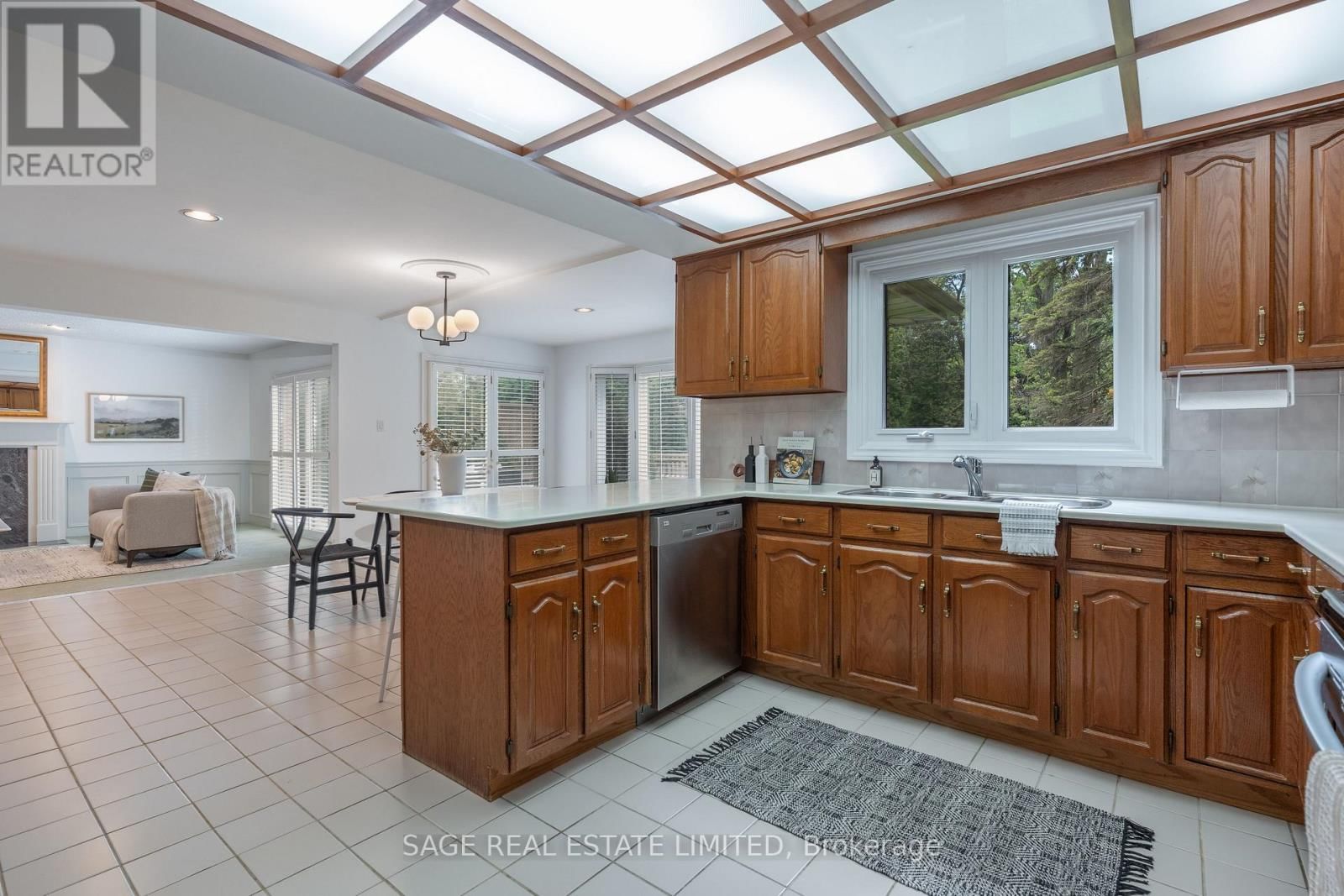 172 BURNHAMTHORPE ROAD Image 23