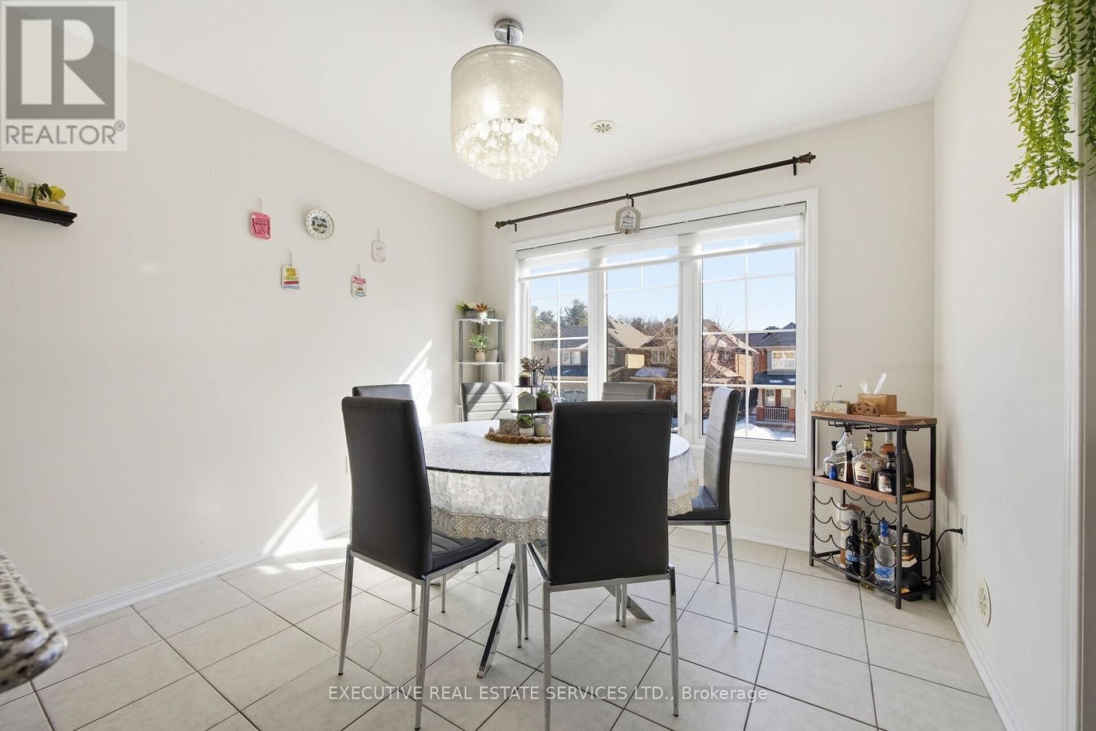 101 MCCLEAVE CRESCENT Image 12