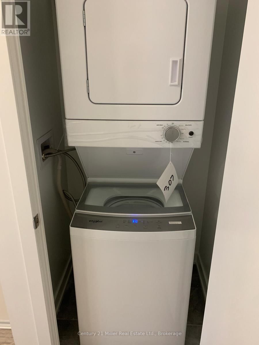 B307 - 3200 DAKOTA COMMON Image 15