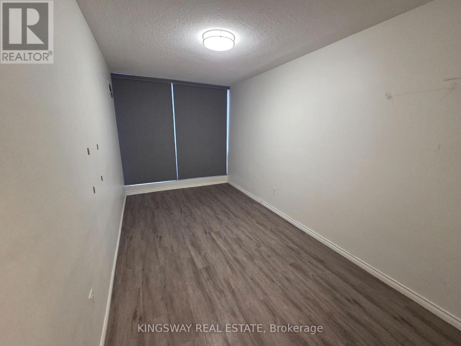 233 - 366 THE EAST MALL Image 15