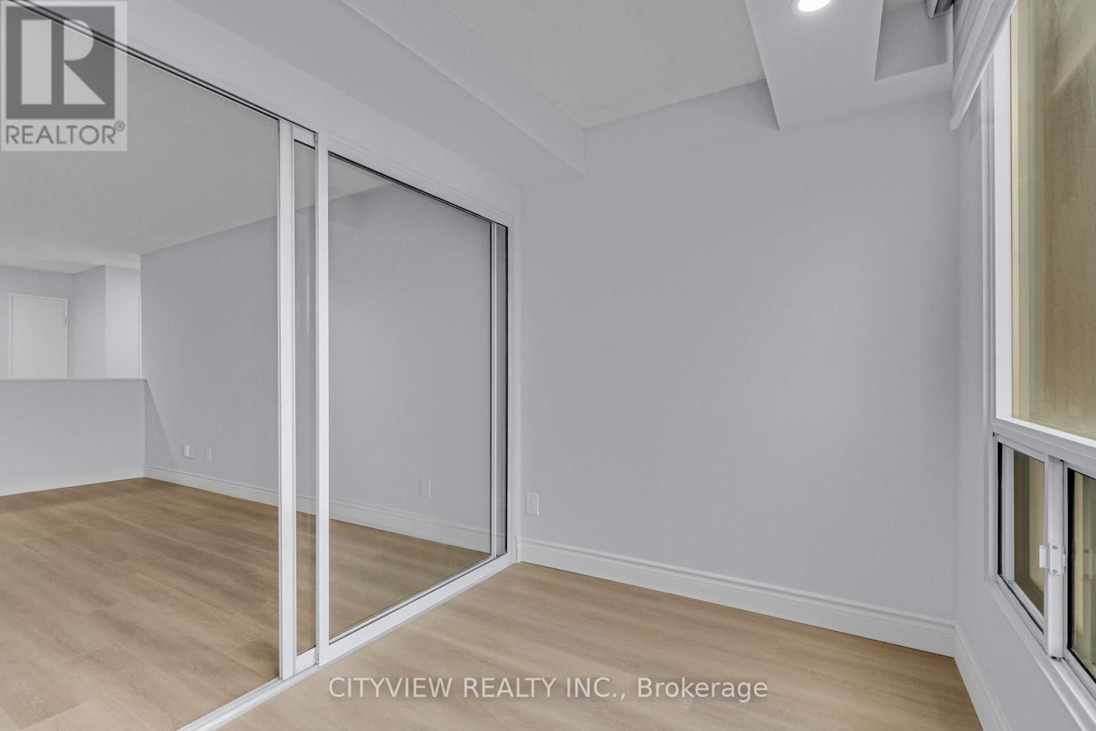 615 - 115 HILLCREST AVENUE Image 31