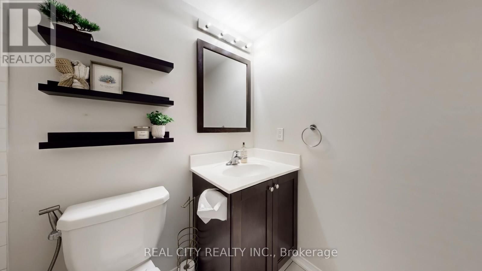 511 - 142 WIDDICOMBE HILL BOULEVARD Image 19