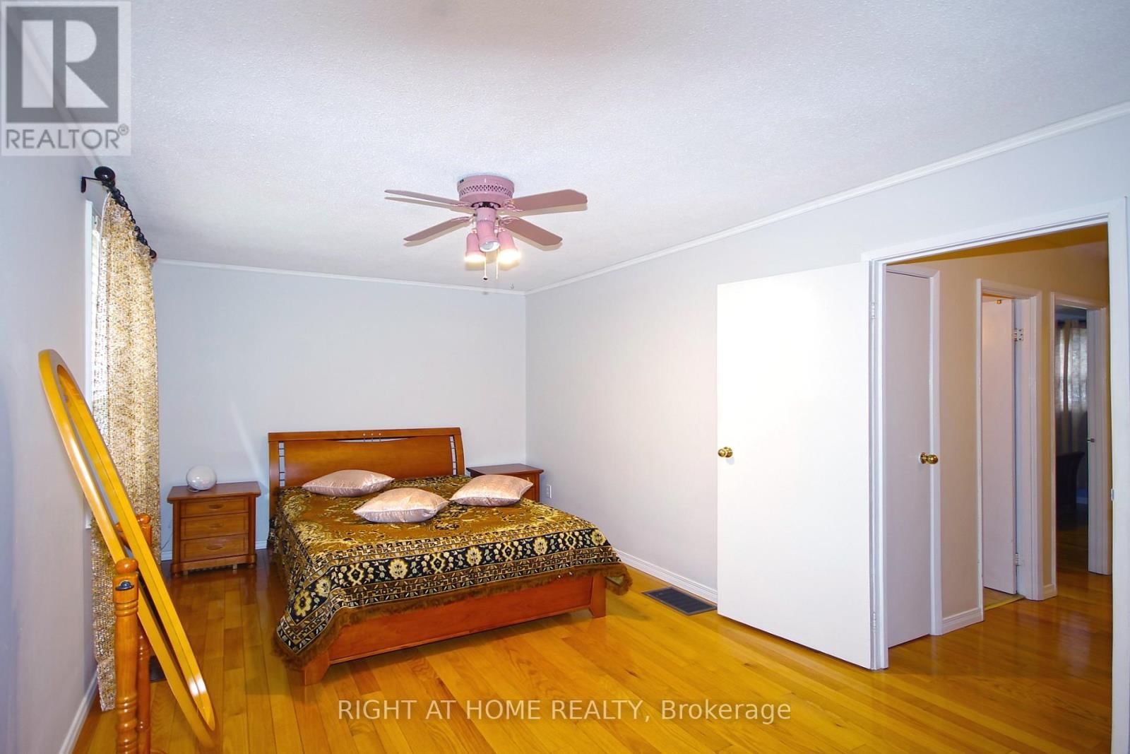 53 - 1055 SHAWNMARR ROAD Image 12