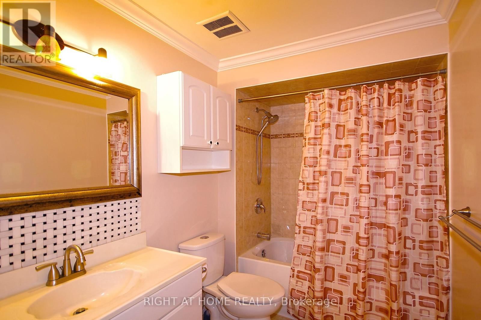 53 - 1055 SHAWNMARR ROAD Image 17