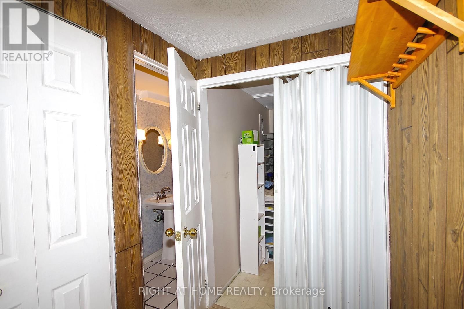 53 - 1055 SHAWNMARR ROAD Image 21