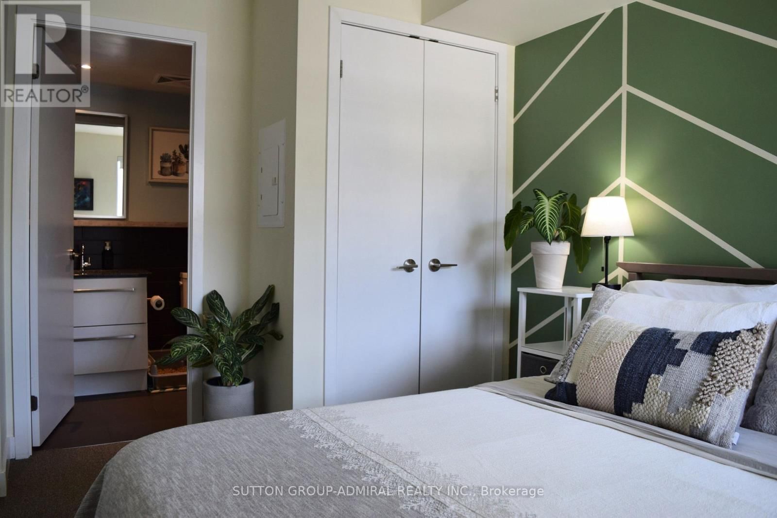 #402 - 160 FLEMINGTON ROAD Image 25