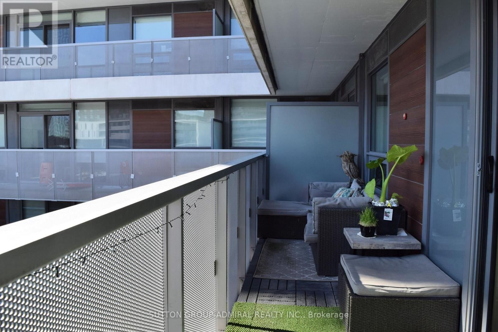 #402 - 160 FLEMINGTON ROAD Image 30