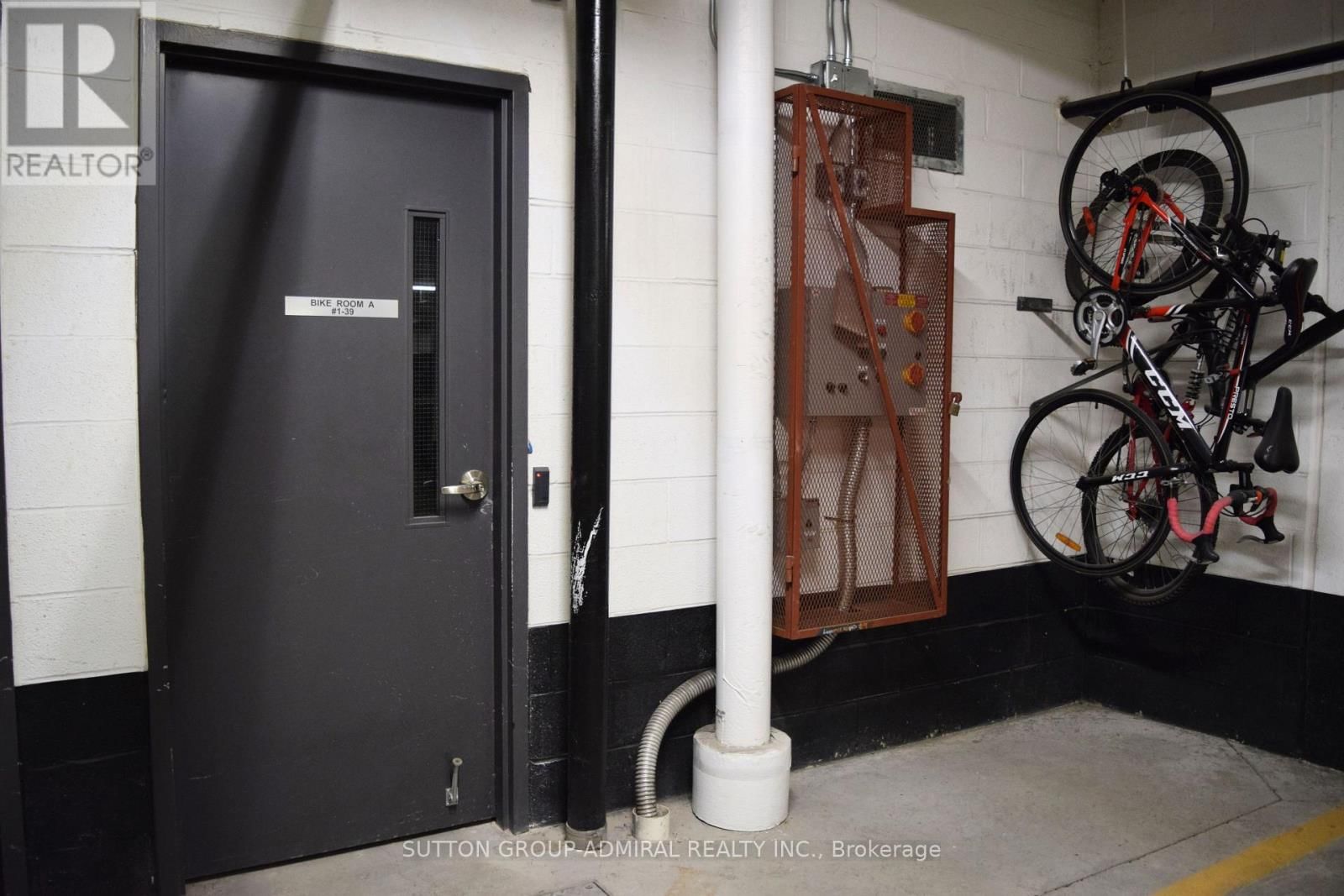 #402 - 160 FLEMINGTON ROAD Image 35