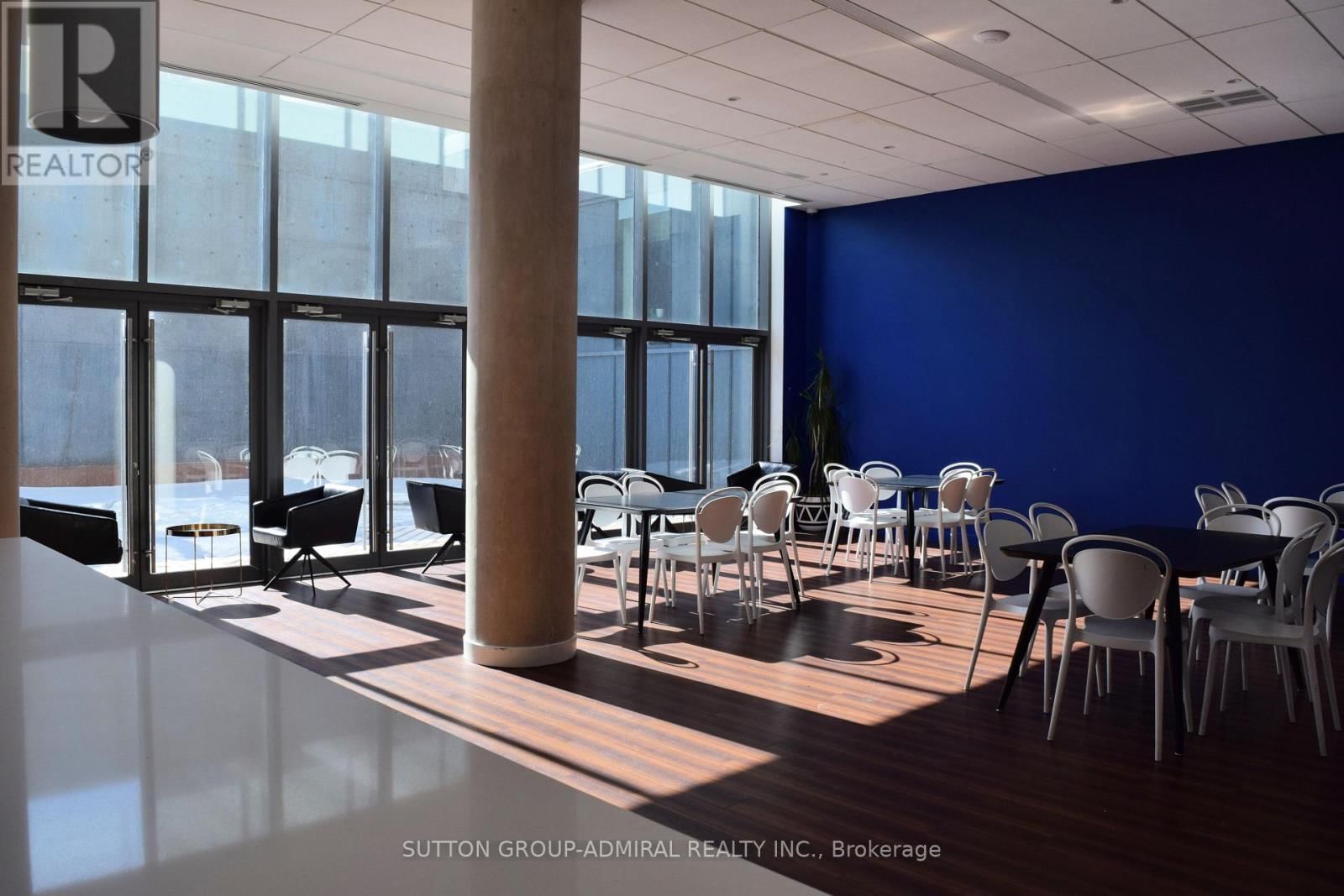 #402 - 160 FLEMINGTON ROAD Image 39