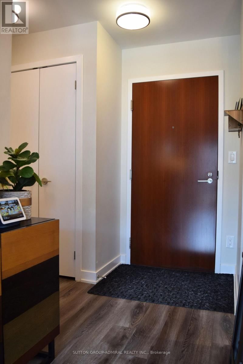 #402 - 160 FLEMINGTON ROAD Image 9