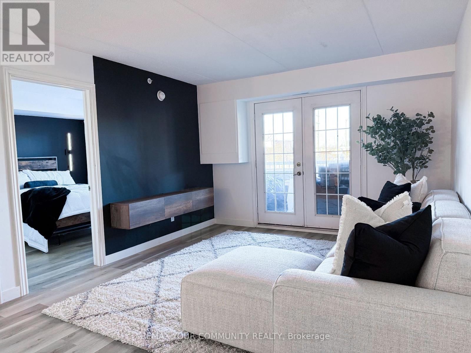 210 - 1800 WALKER'S LINE Image 5