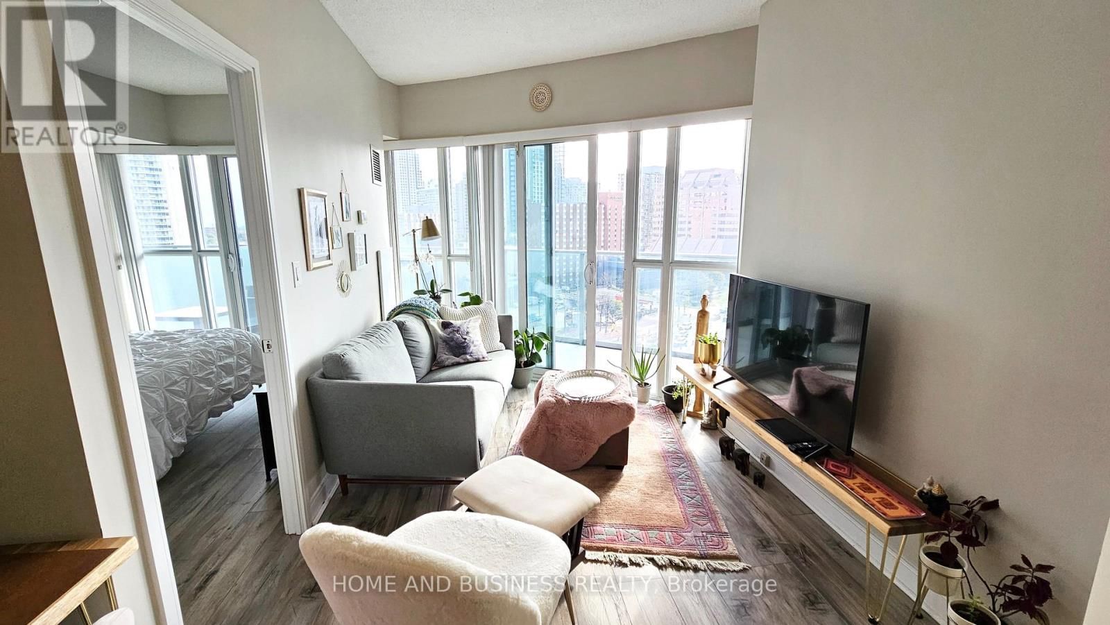 903 - 60 ABSOLUTE AVENUE Image 6