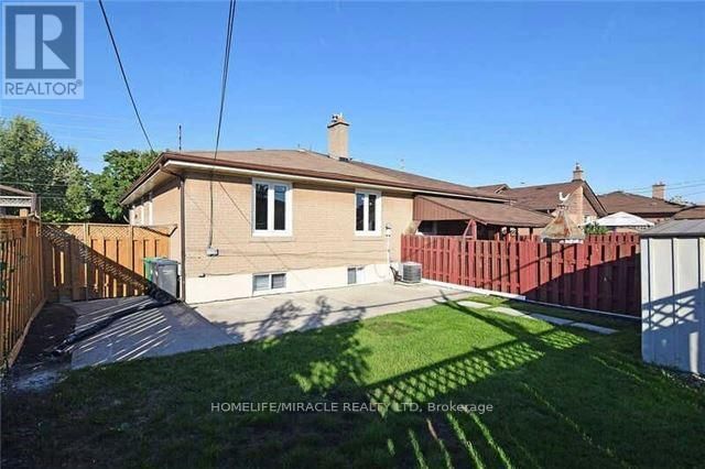 Upper L - 83 MCMURCHY AVENUE SOUTH Image 12