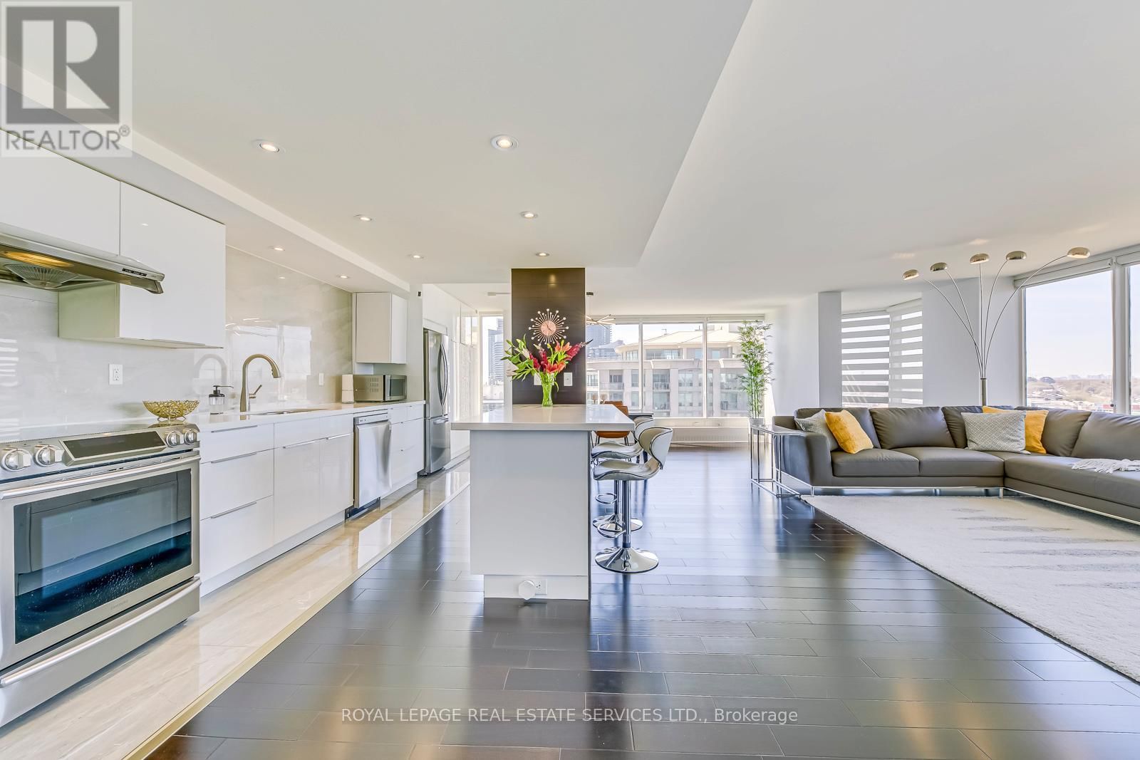 1607 - 2045 LAKE SHORE BOULEVARD WEST Image 1