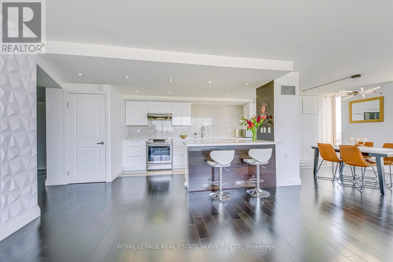 1607 - 2045 LAKE SHORE BOULEVARD WEST Image 12