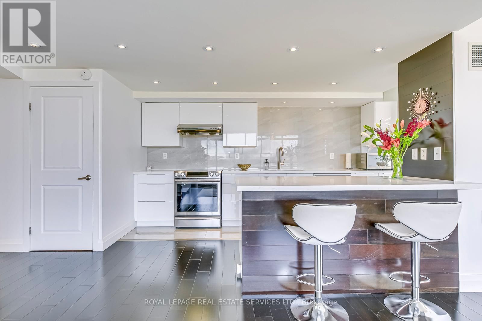 1607 - 2045 LAKE SHORE BOULEVARD WEST Image 14