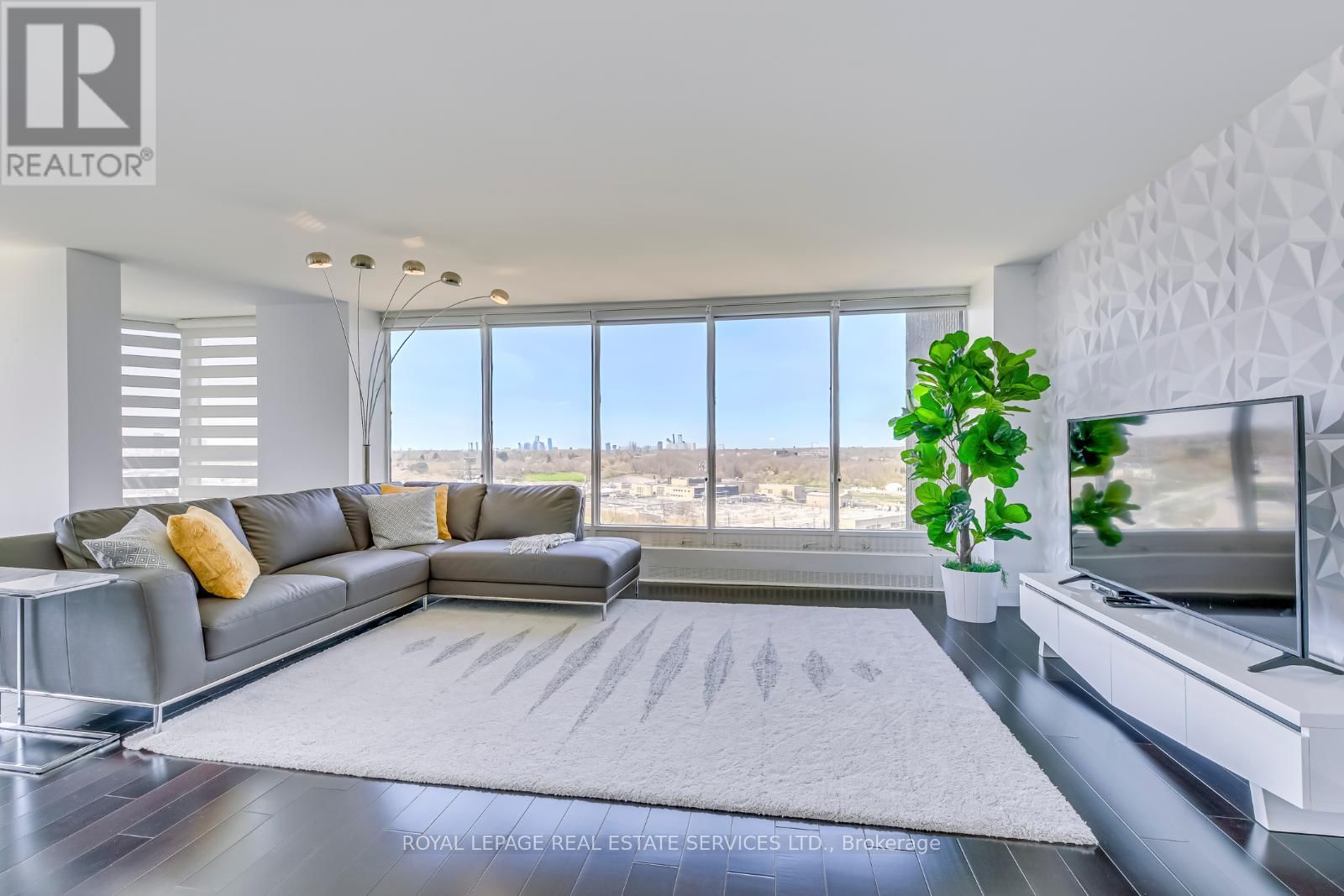 1607 - 2045 LAKE SHORE BOULEVARD WEST Image 4