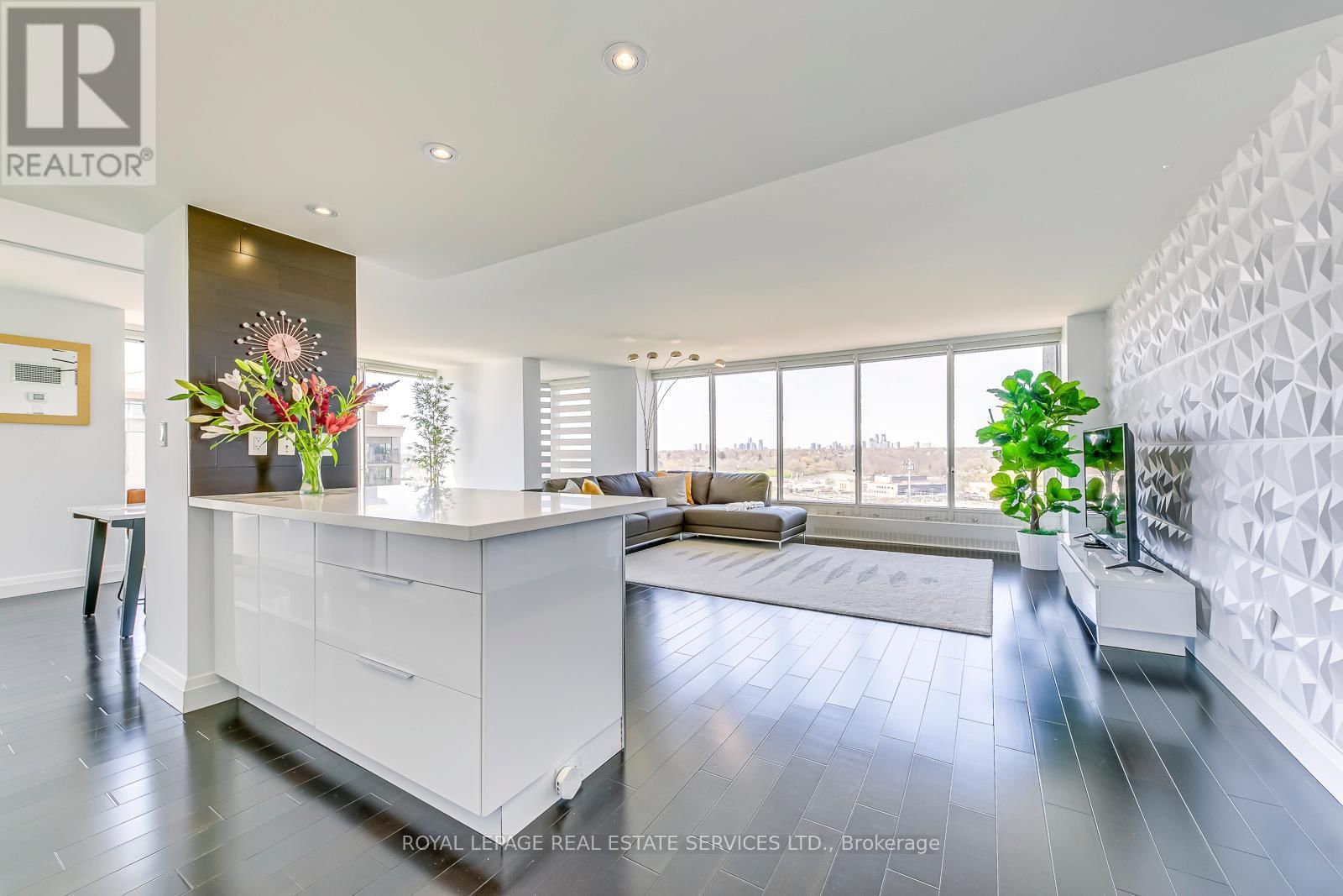 1607 - 2045 LAKE SHORE BOULEVARD WEST Image 7