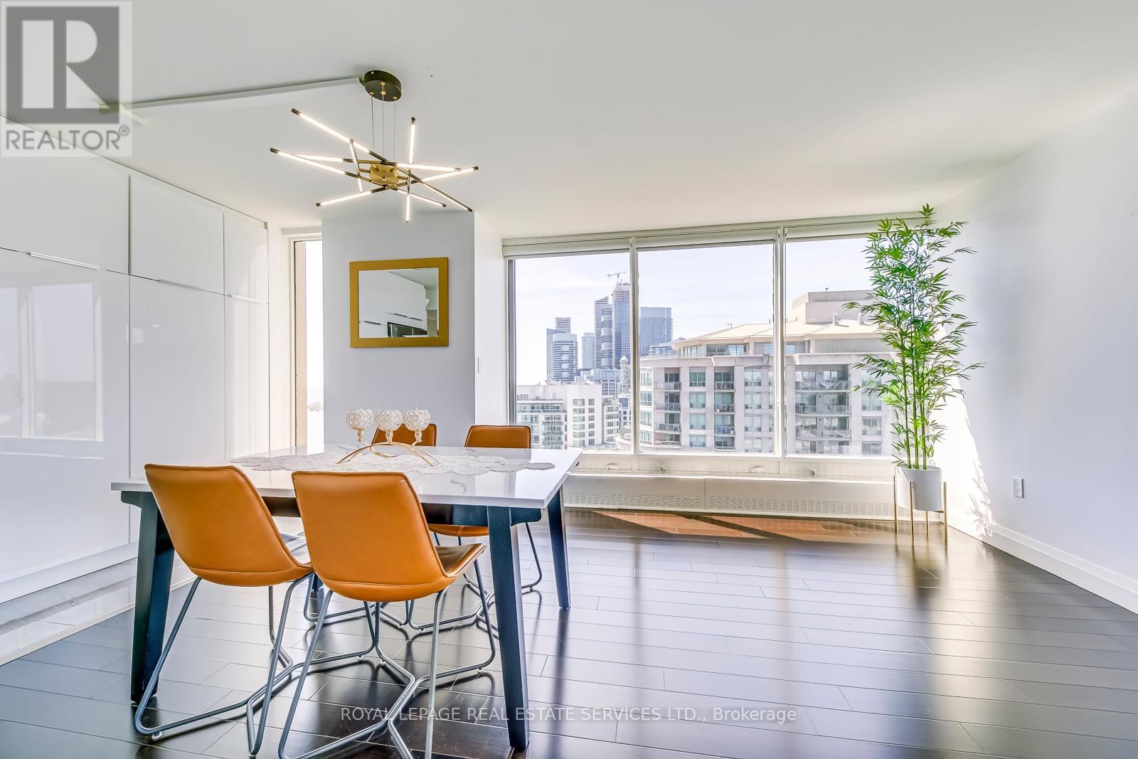 1607 - 2045 LAKE SHORE BOULEVARD WEST Image 8