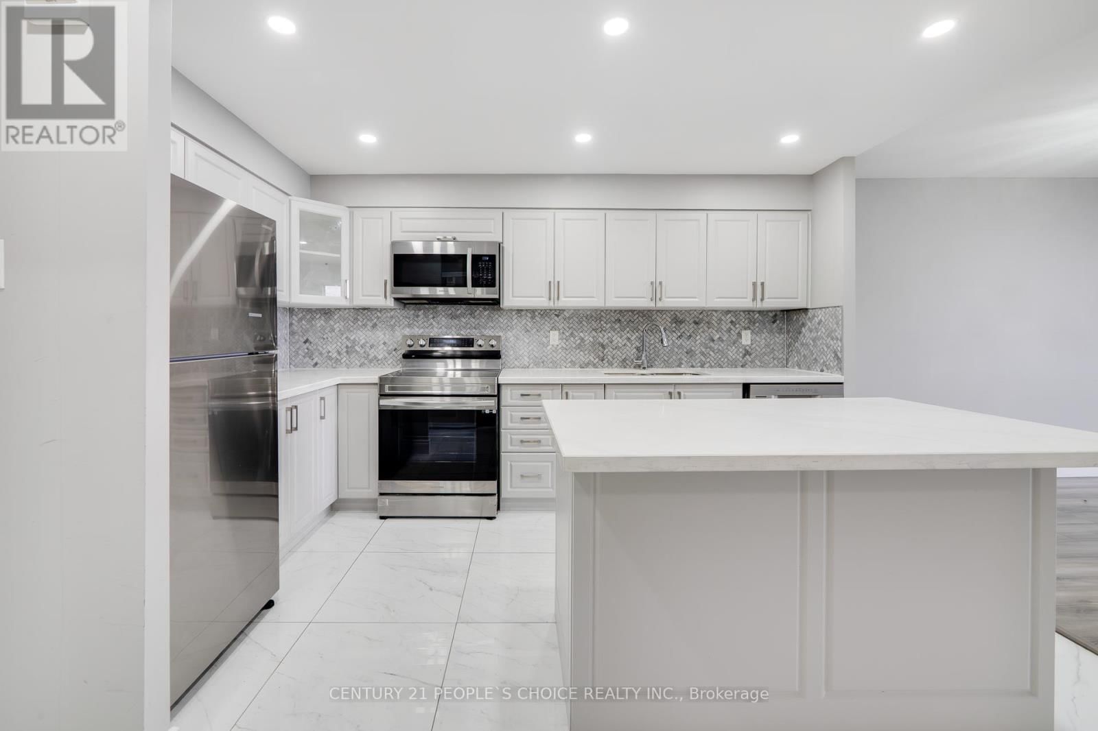 910 - 40 PANORAMA COURT Image 15