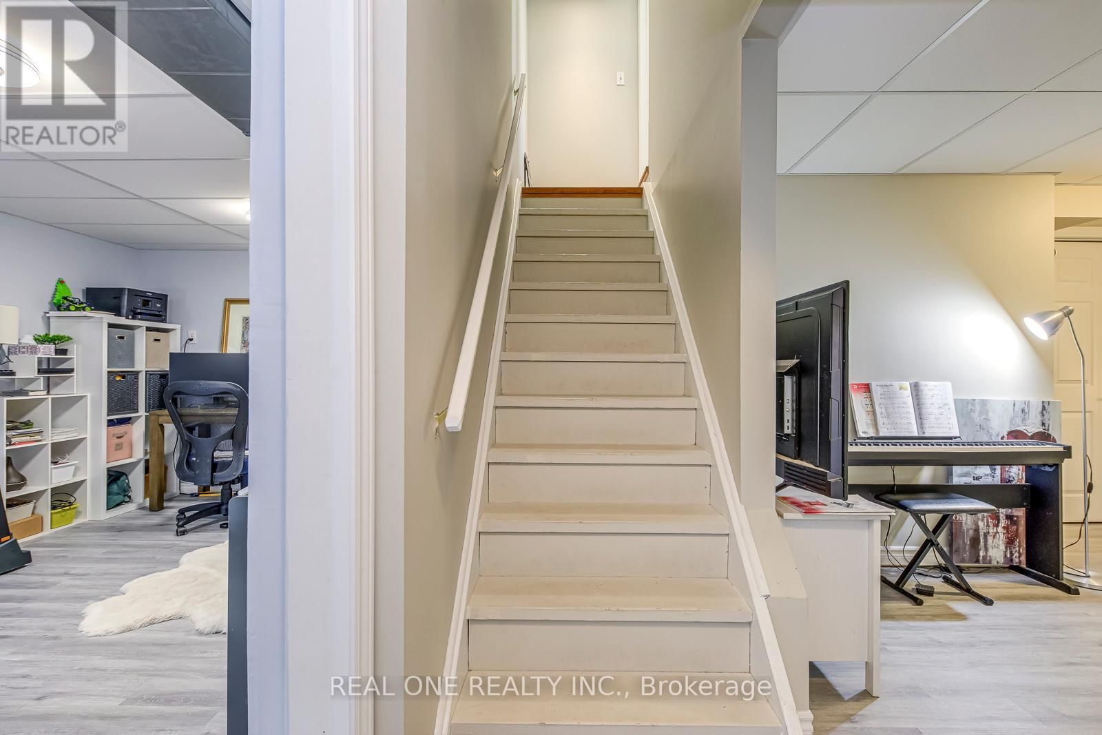 2470 BANKSIDE DRIVE Image 30