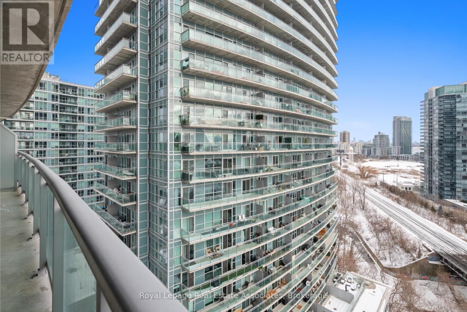 1601 - 155 LEGION ROAD NORTH Image 21