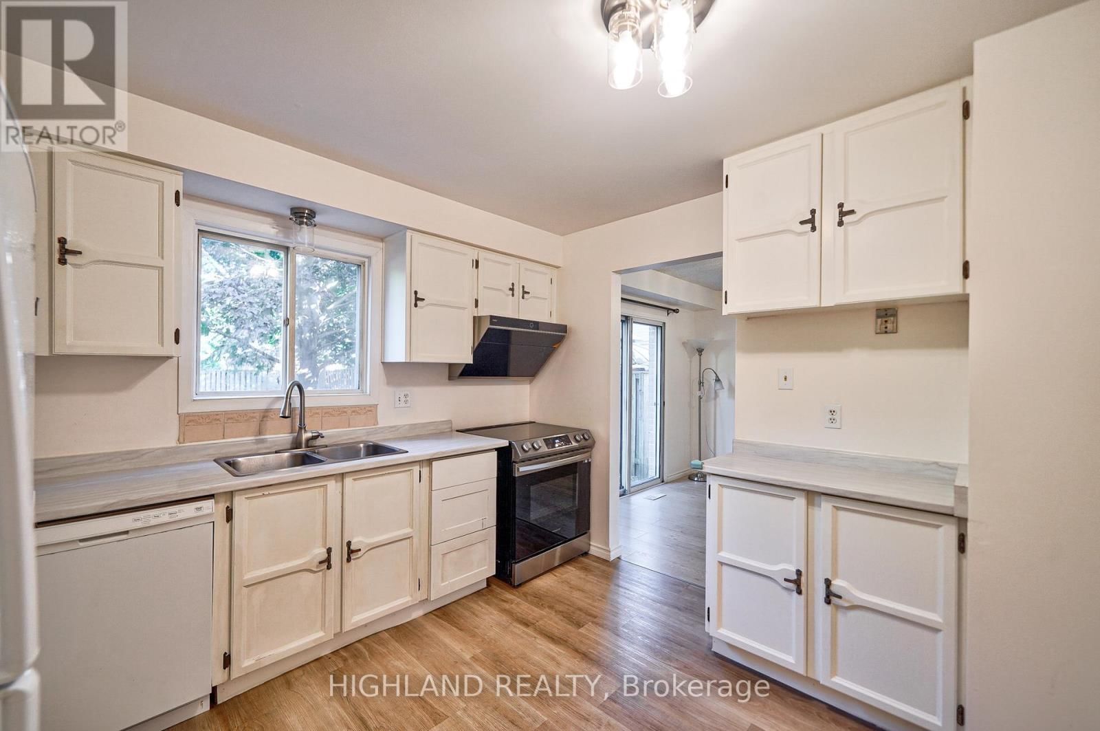 6455 TISLER CRESCENT Image 13