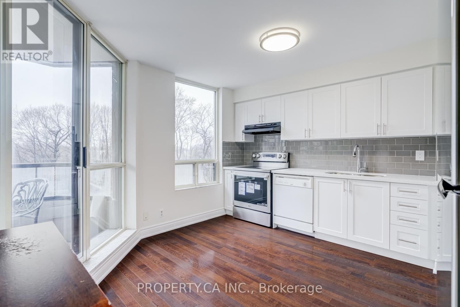 410 - 1 ABERFOYLE CRESCENT Image 14