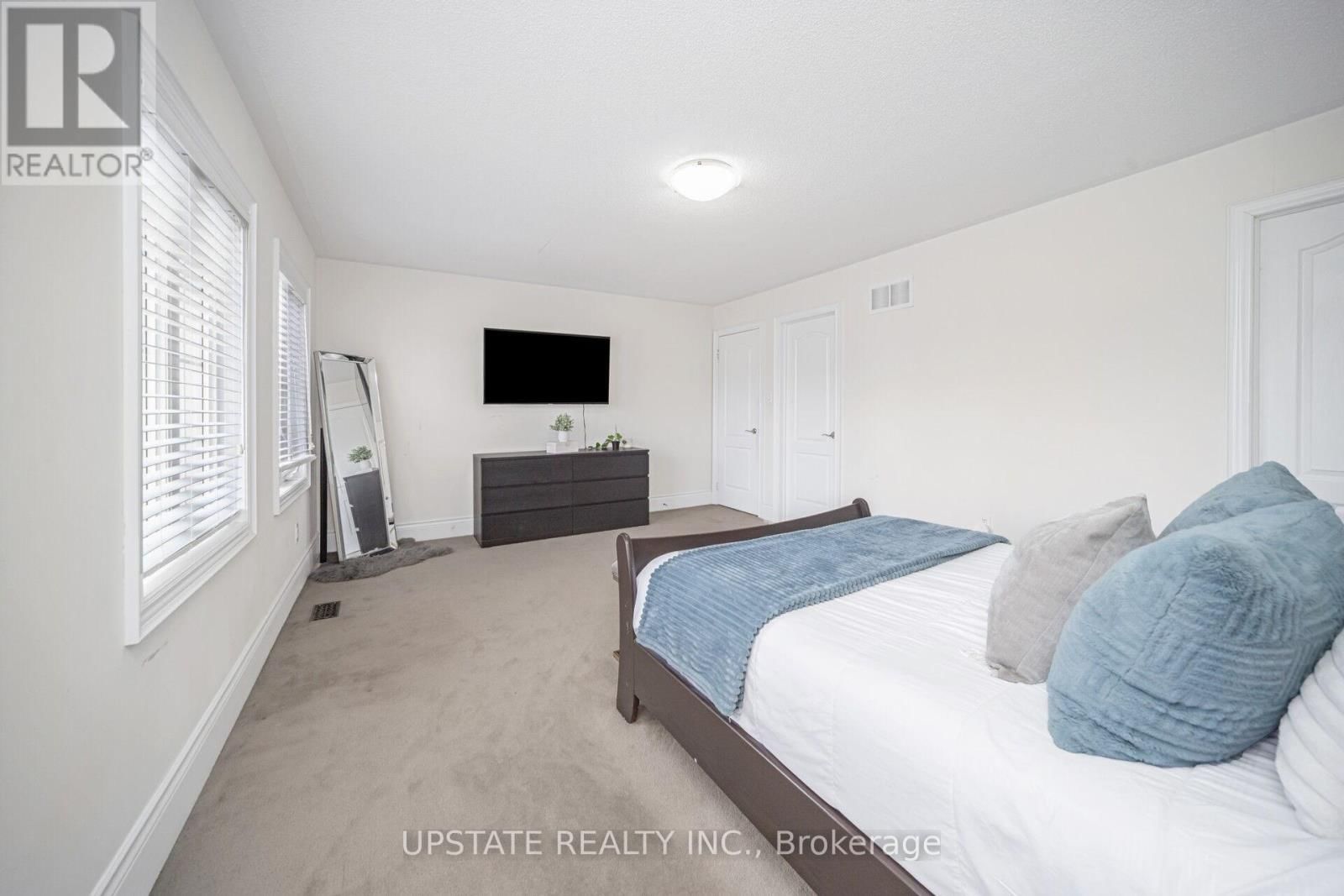 2 BEACHVILLE CIRCLE Image 28