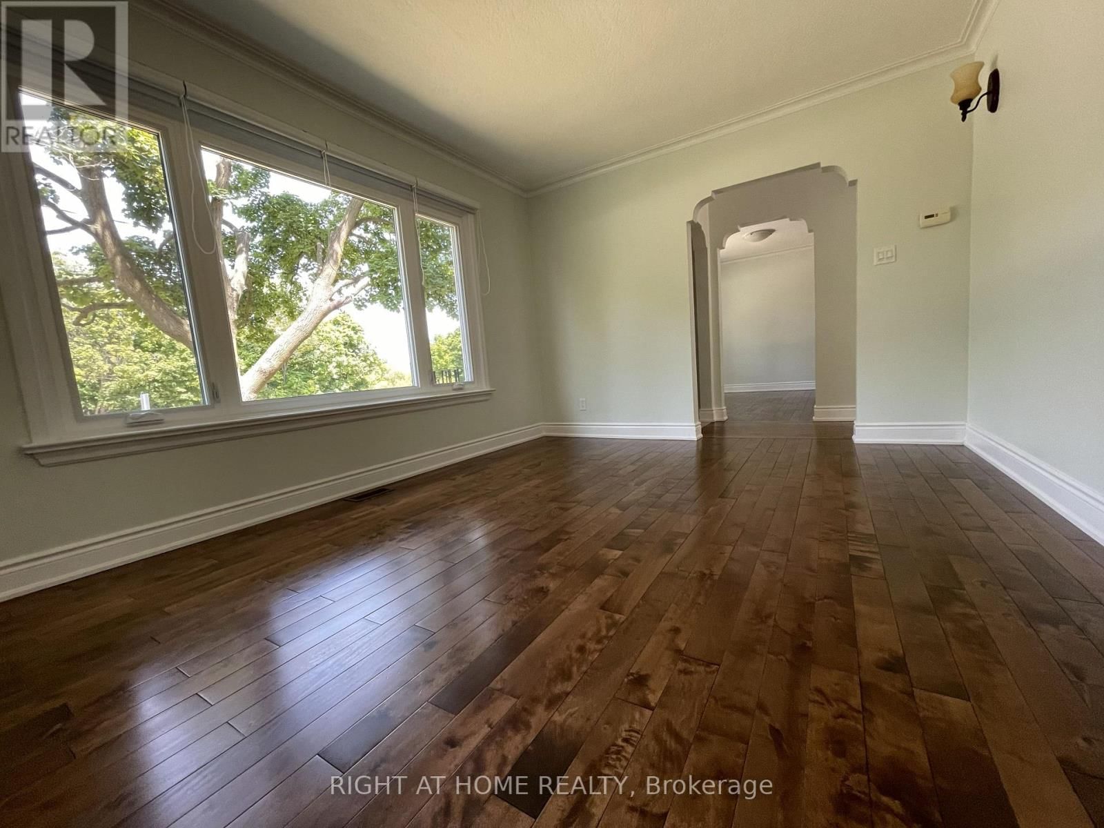 230 MARTIN GROVE ROAD Image 10