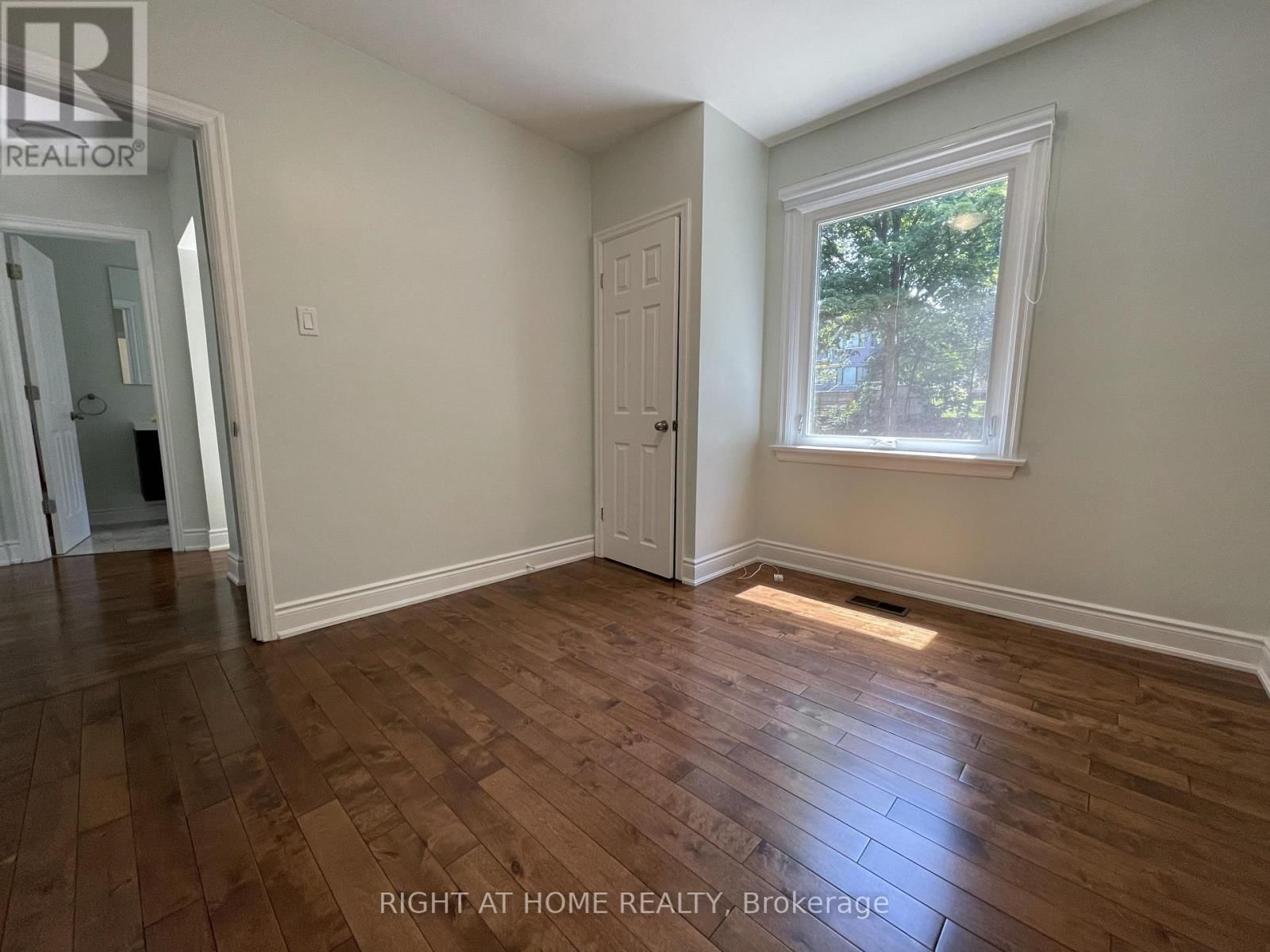 230 MARTIN GROVE ROAD Image 12