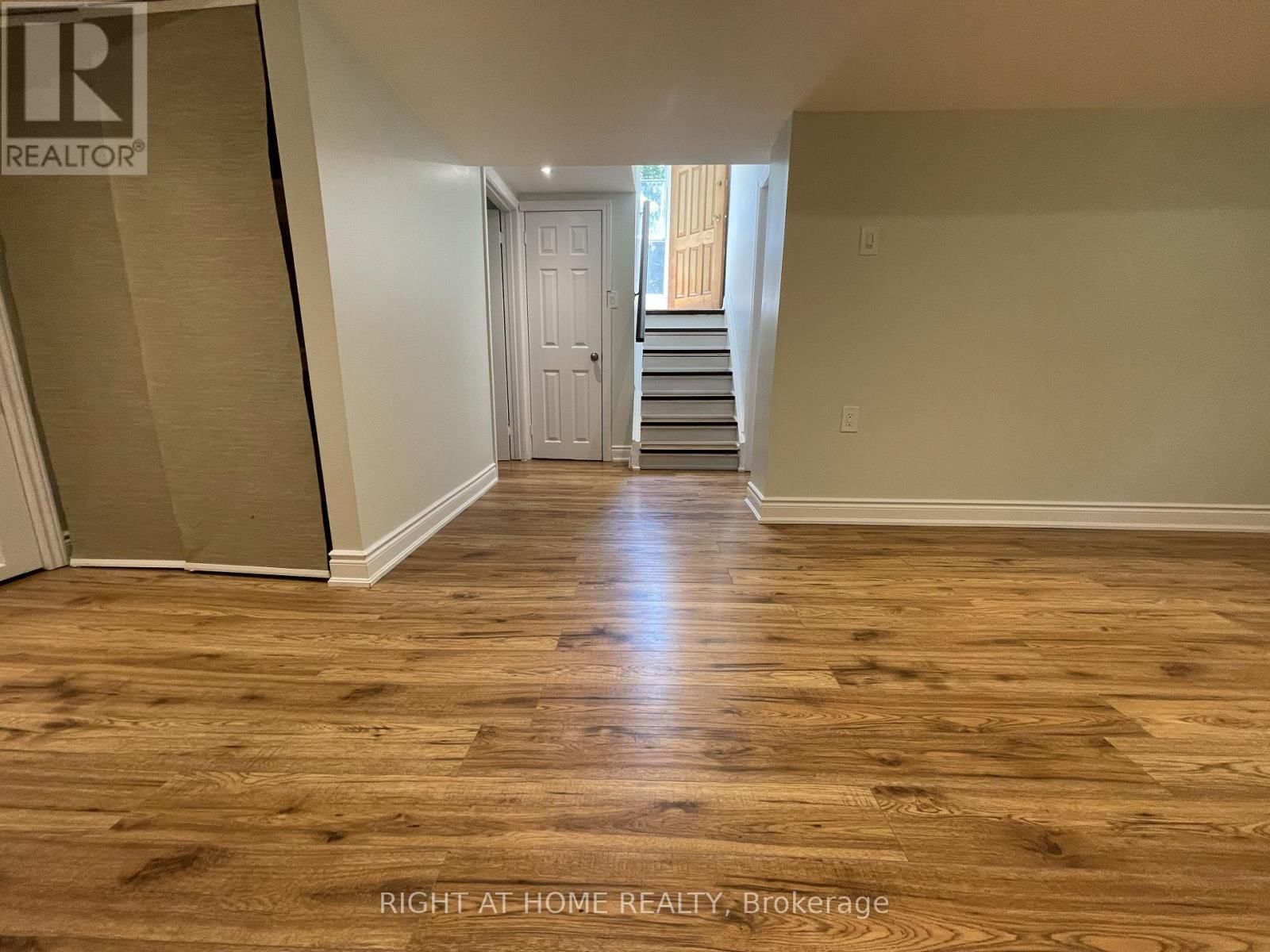 230 MARTIN GROVE ROAD Image 14