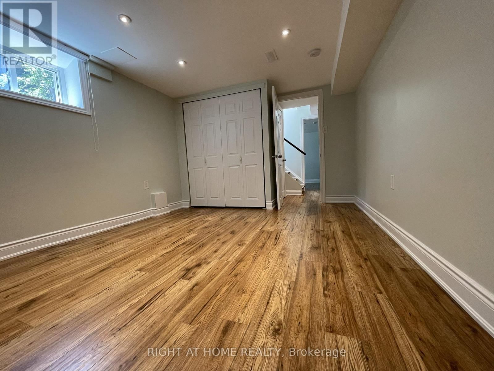 230 MARTIN GROVE ROAD Image 16