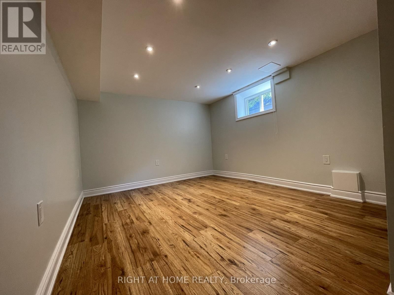 230 MARTIN GROVE ROAD Image 17