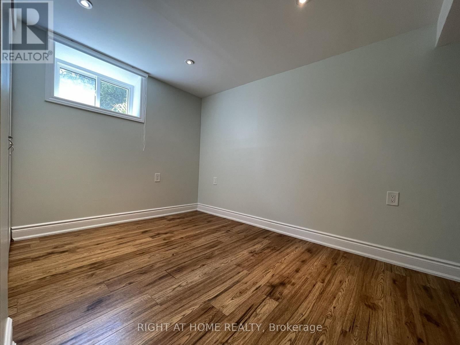 230 MARTIN GROVE ROAD Image 19