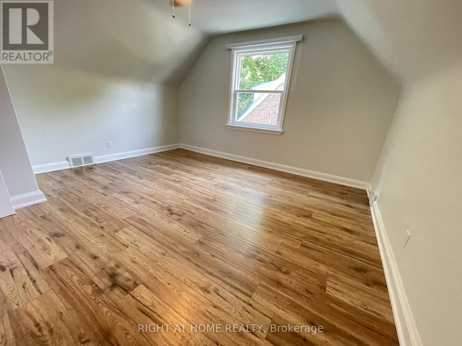 230 MARTIN GROVE ROAD Image 22