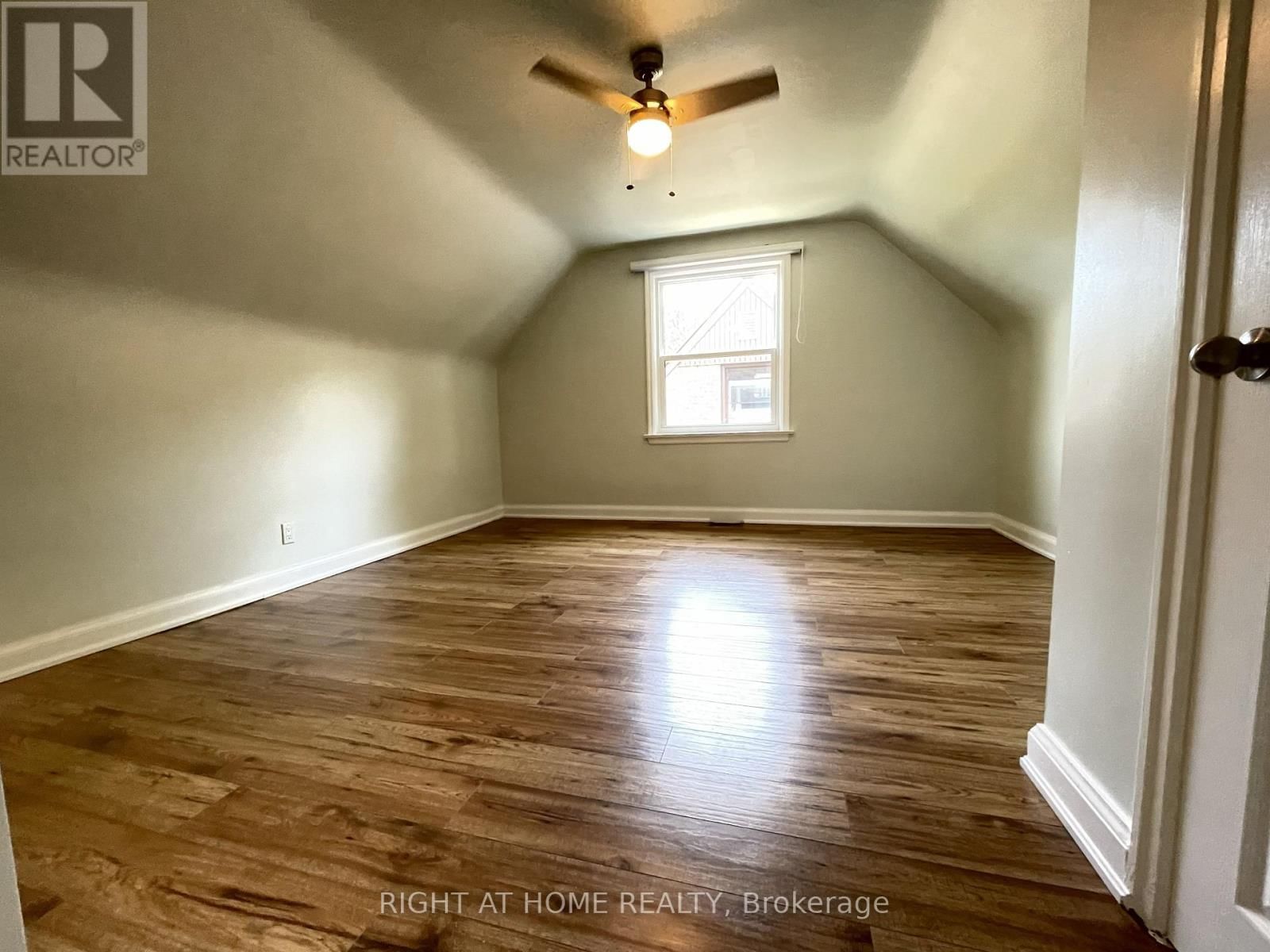 230 MARTIN GROVE ROAD Image 23