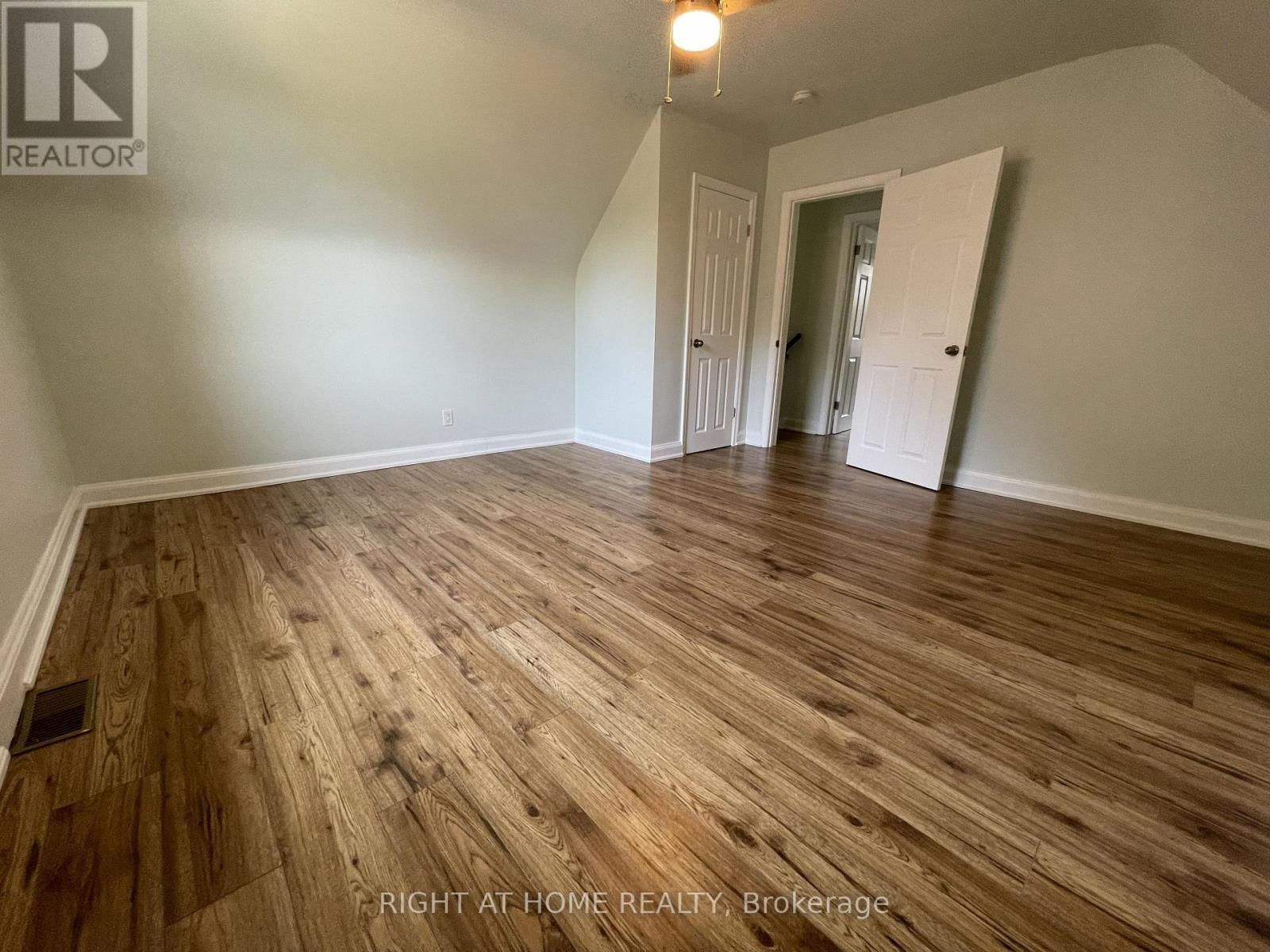 230 MARTIN GROVE ROAD Image 24