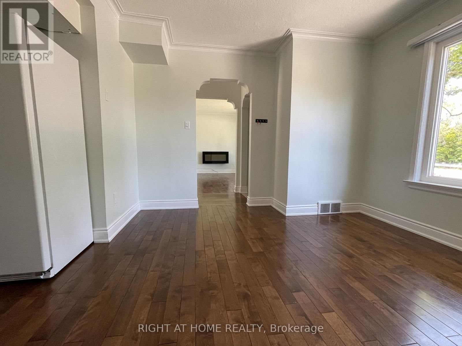 230 MARTIN GROVE ROAD Image 8