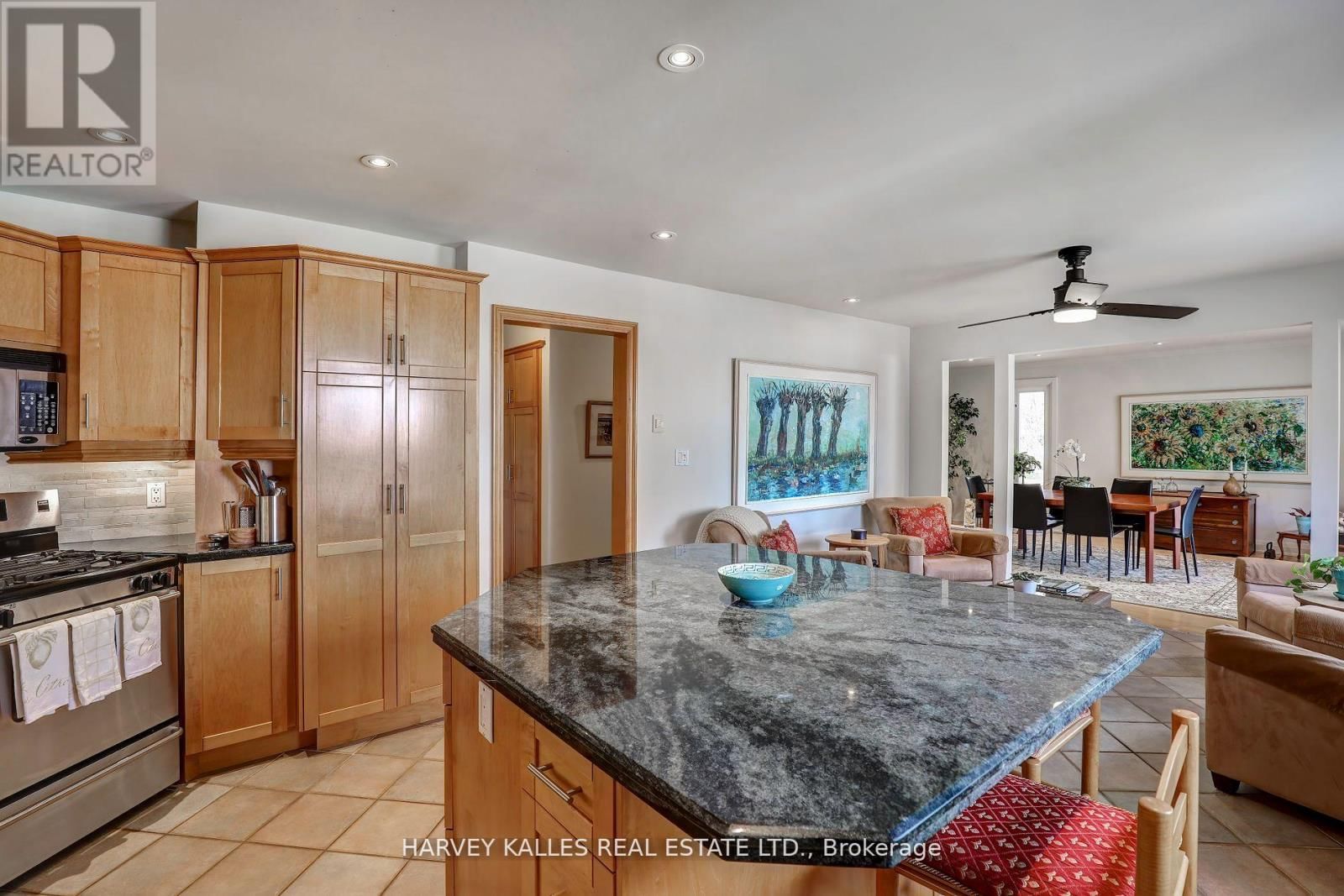 TH16 - 18 LA ROSE AVENUE Image 15