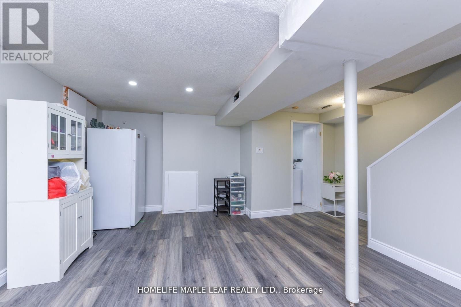 100 ALASKAN SUMMIT COURT WEST Image 23