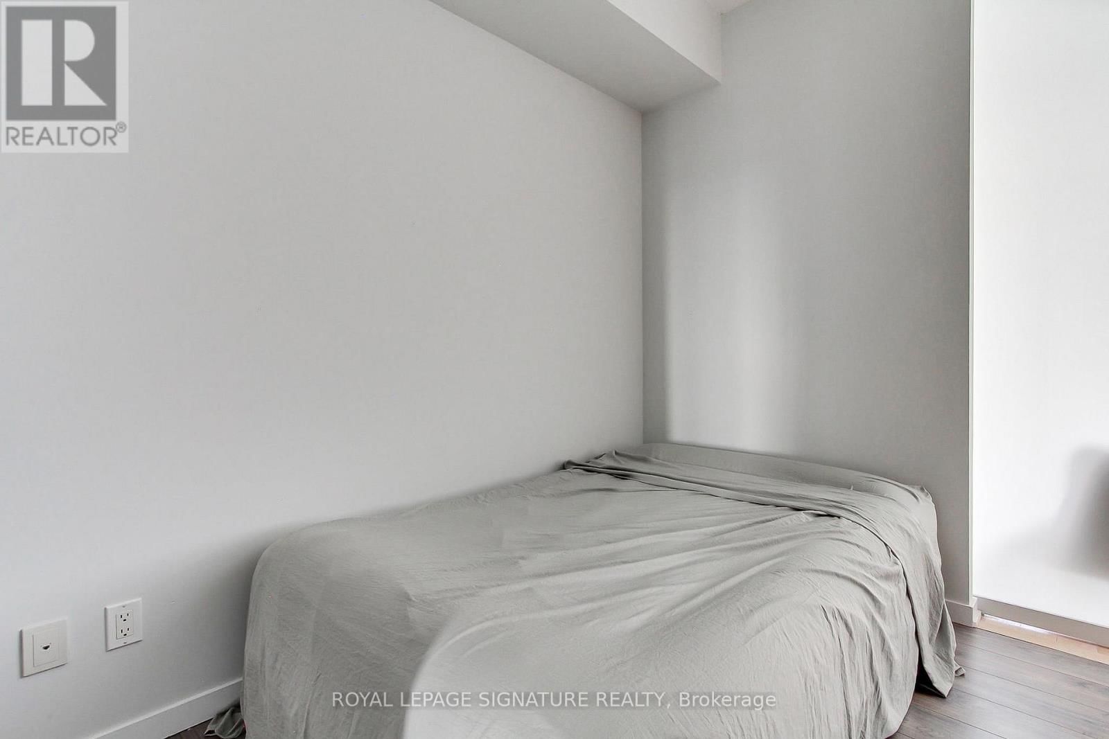 1511 - 103 THE QUEENSWAY Image 26