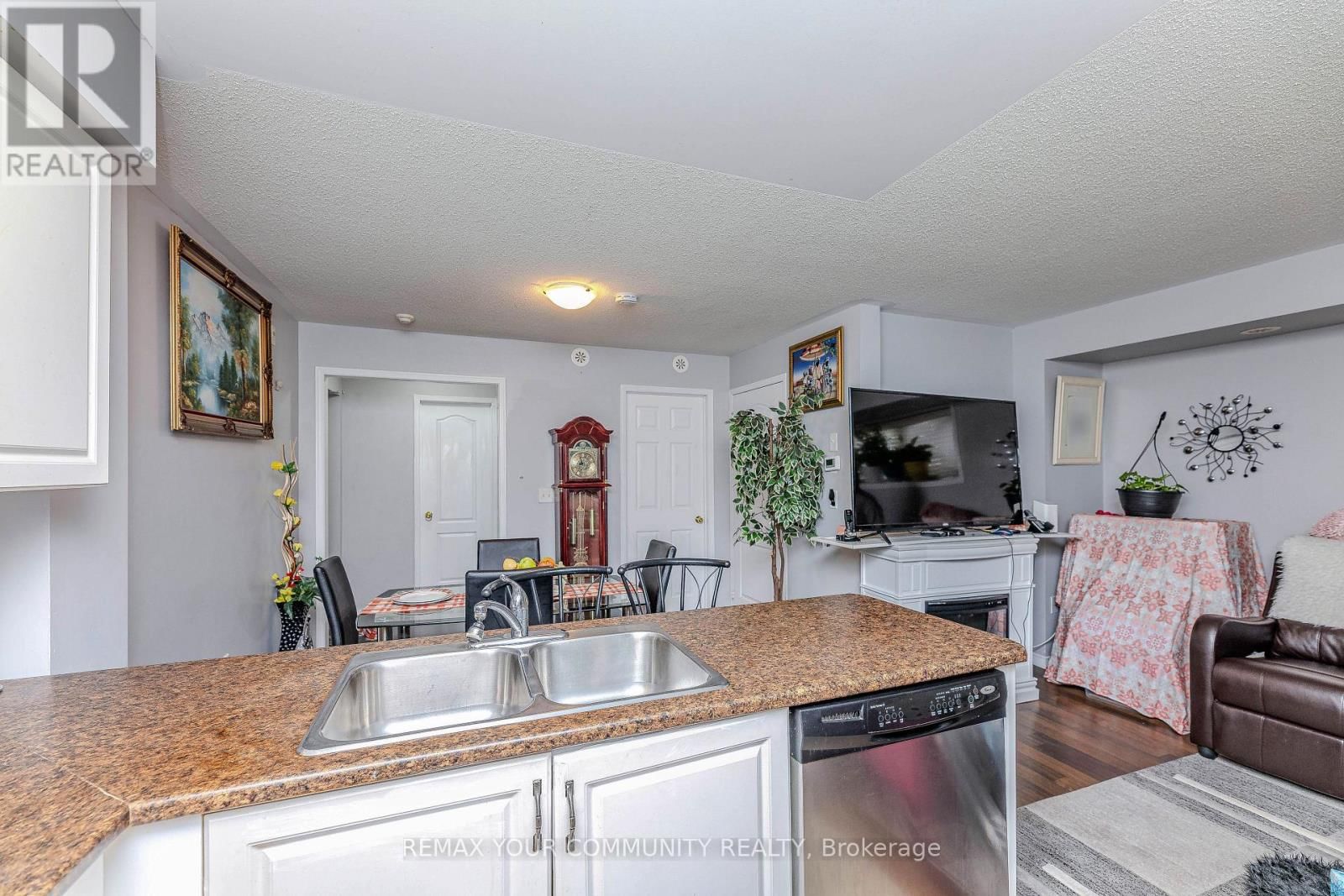 2 - 153 ISAAC DEVINS BOULEVARD Image 14