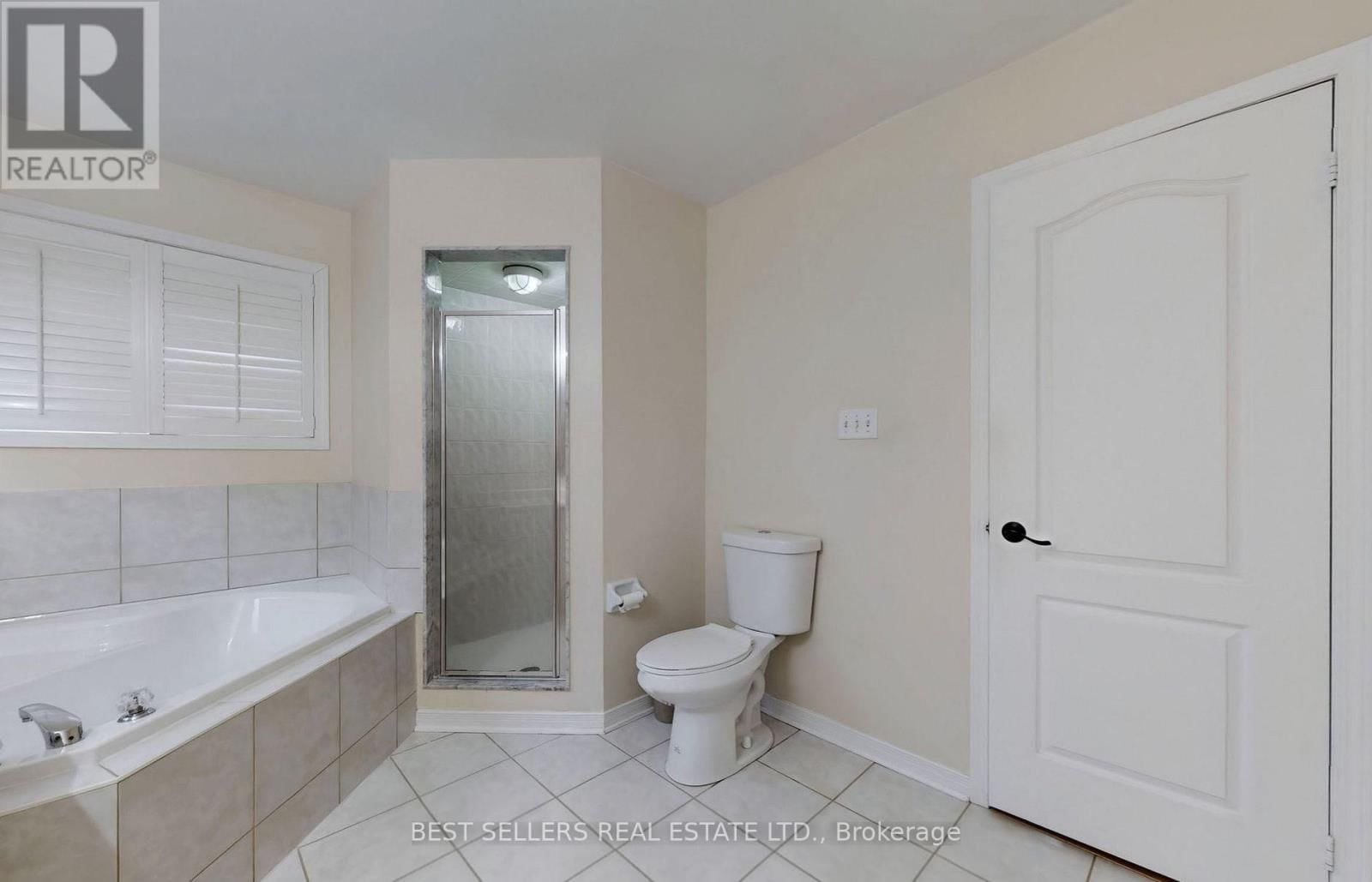 4 BERESFORD CRESCENT Image 24