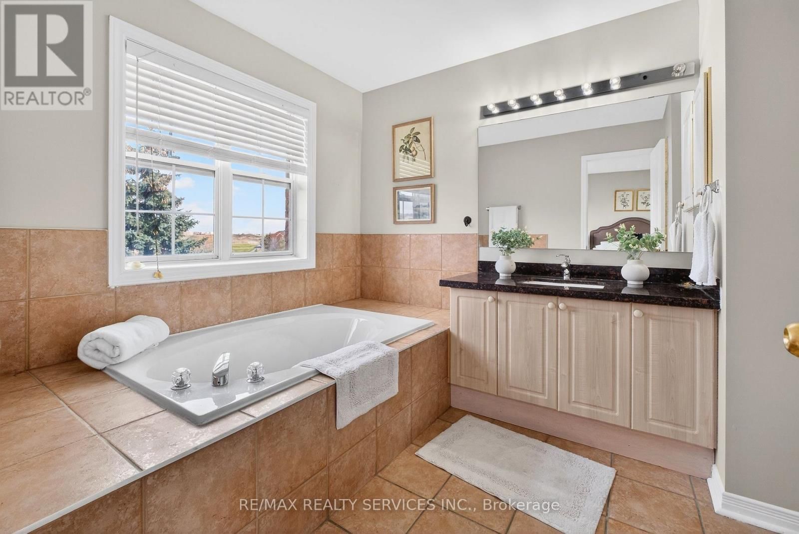 47 UPPER HIGHLANDS DRIVE Image 25