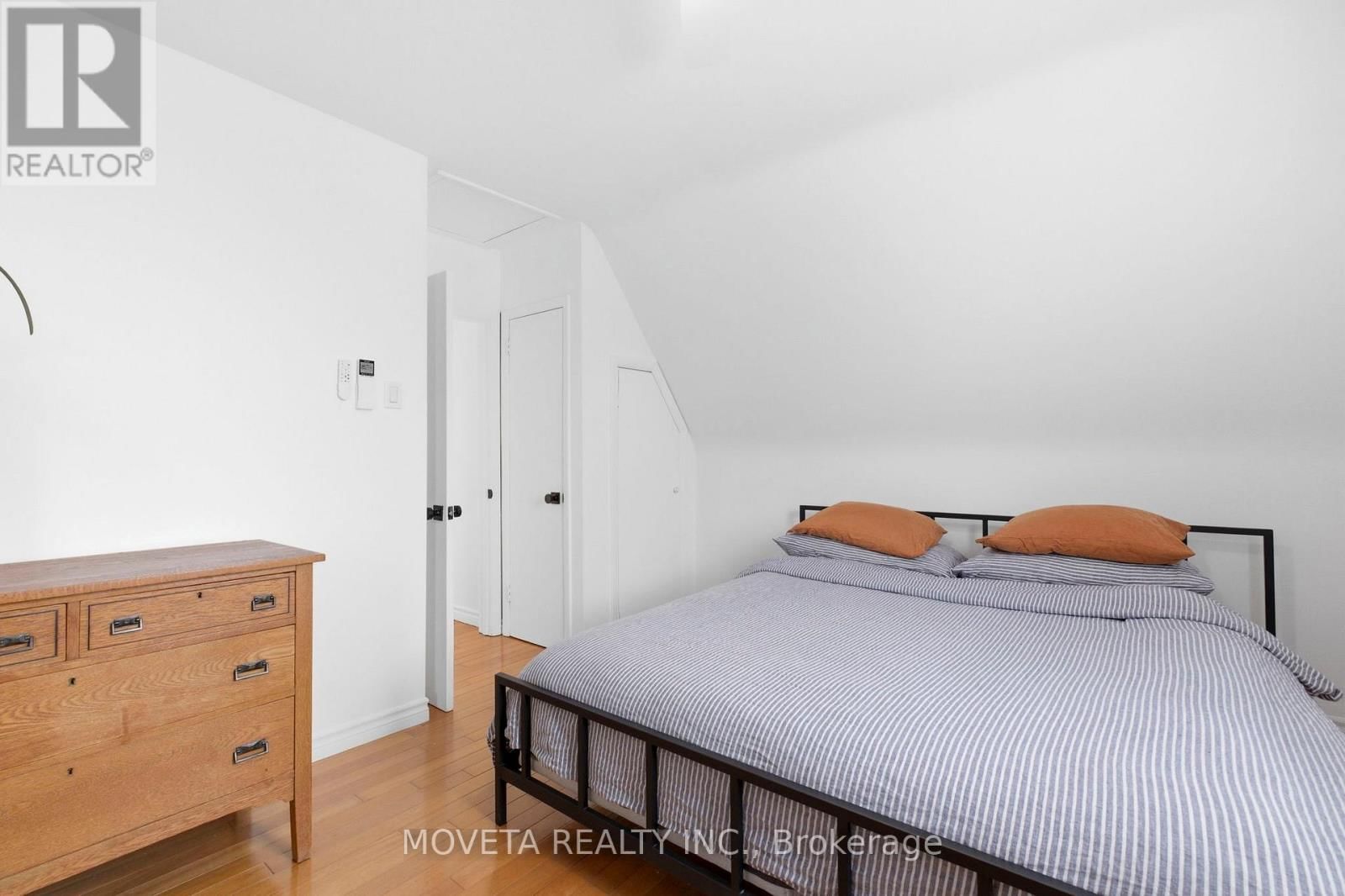 438 SILVERTHORN AVENUE Image 17